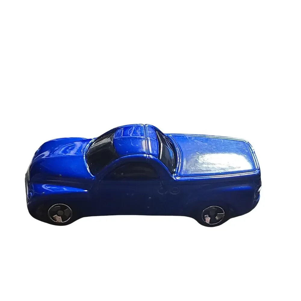 Maisto Die-cast 1:64 2000 Chevrolet SSR Concept. Blue. Good Used Condition